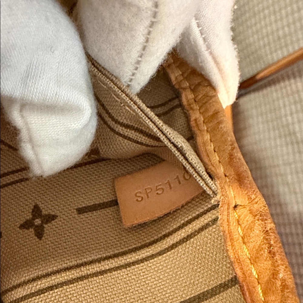 Authentic Louis Vuitton never full monogram MM - Picture 5 of 17